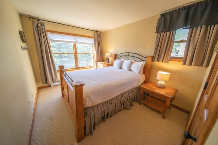 ห้องนอนชั้นบนสุด