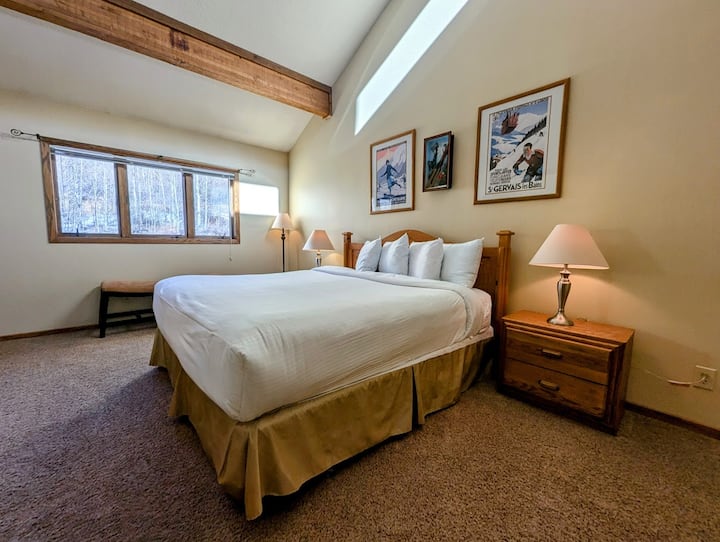 Amplio dormitorio principal en la planta superior