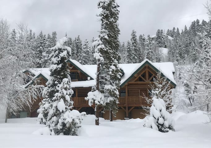 Summit Cove Keystone managed Airbnb listing 2