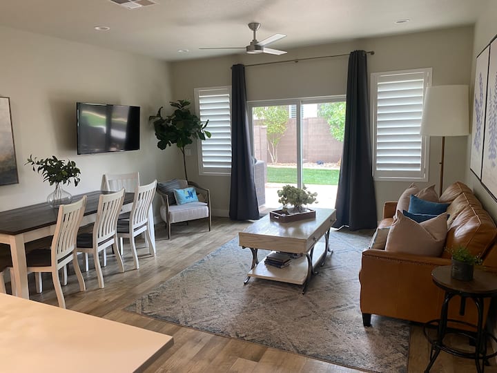 Pool Side Villa |Pet-friendly Modern Escape W/ Games, Pool Toys, Bikes & More! Near St.george - St. George