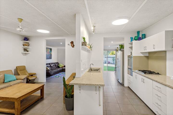 Oasis – Modern 4 Bedroom holiday home gallery image 3