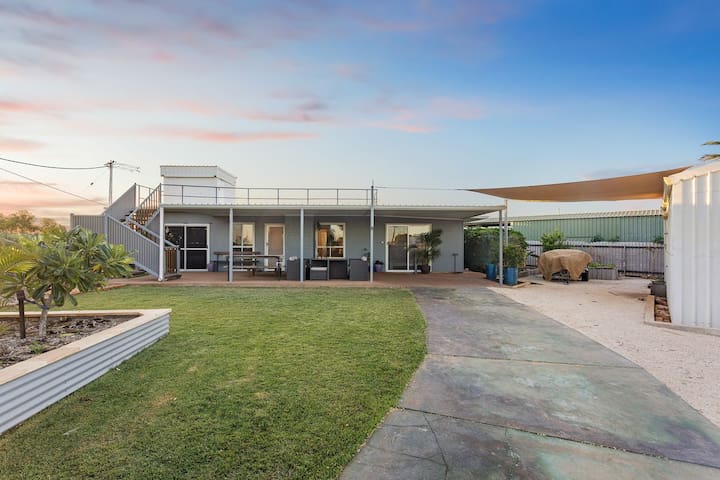 Oasis – Modern 4 Bedroom holiday home