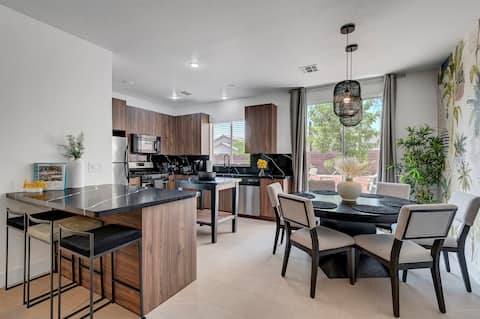 Newly Remodeled Swanky Summerlin Oasis, Near Strip