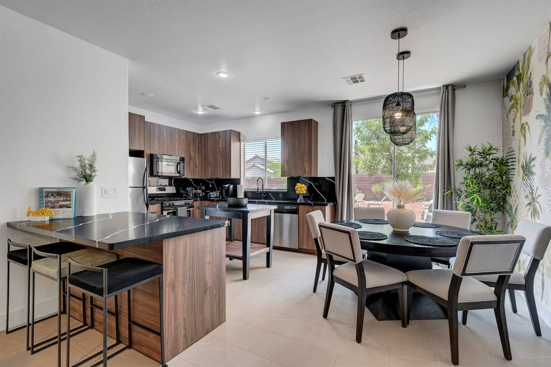 Oasis Summerlin Chic Rénové, Près du Strip & Golf, Jardin