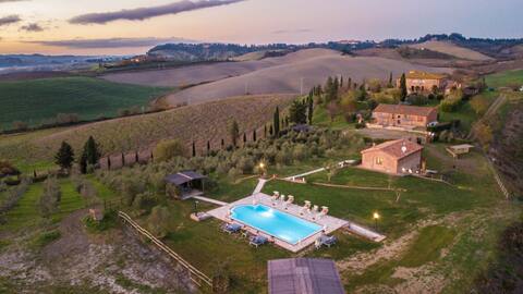Villa Lajatico Farmhouse with Private Pool and the