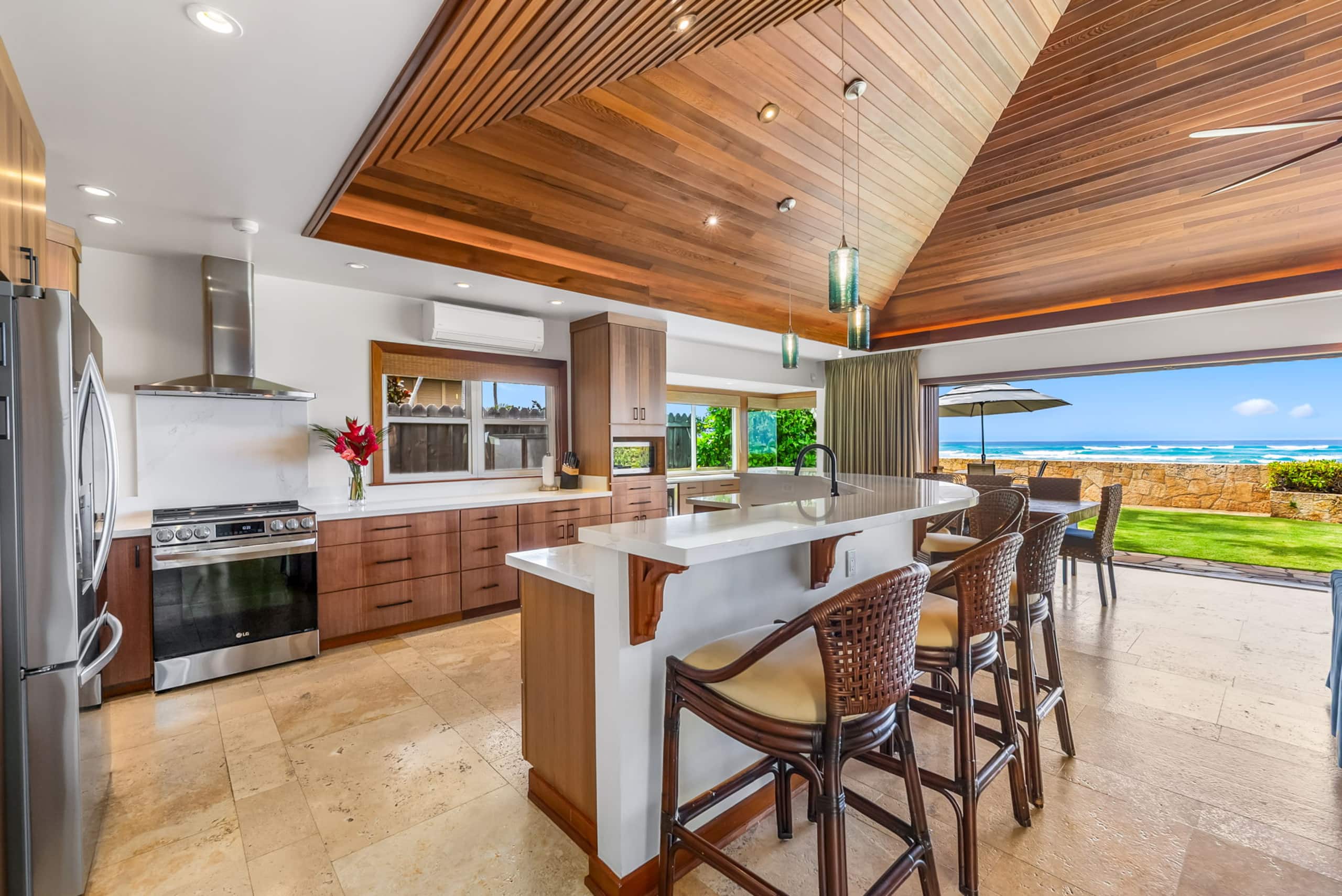 Home in Honolulu · ★4.89 · 3 bedrooms · 4 beds · 3.5 shared baths - Image 11