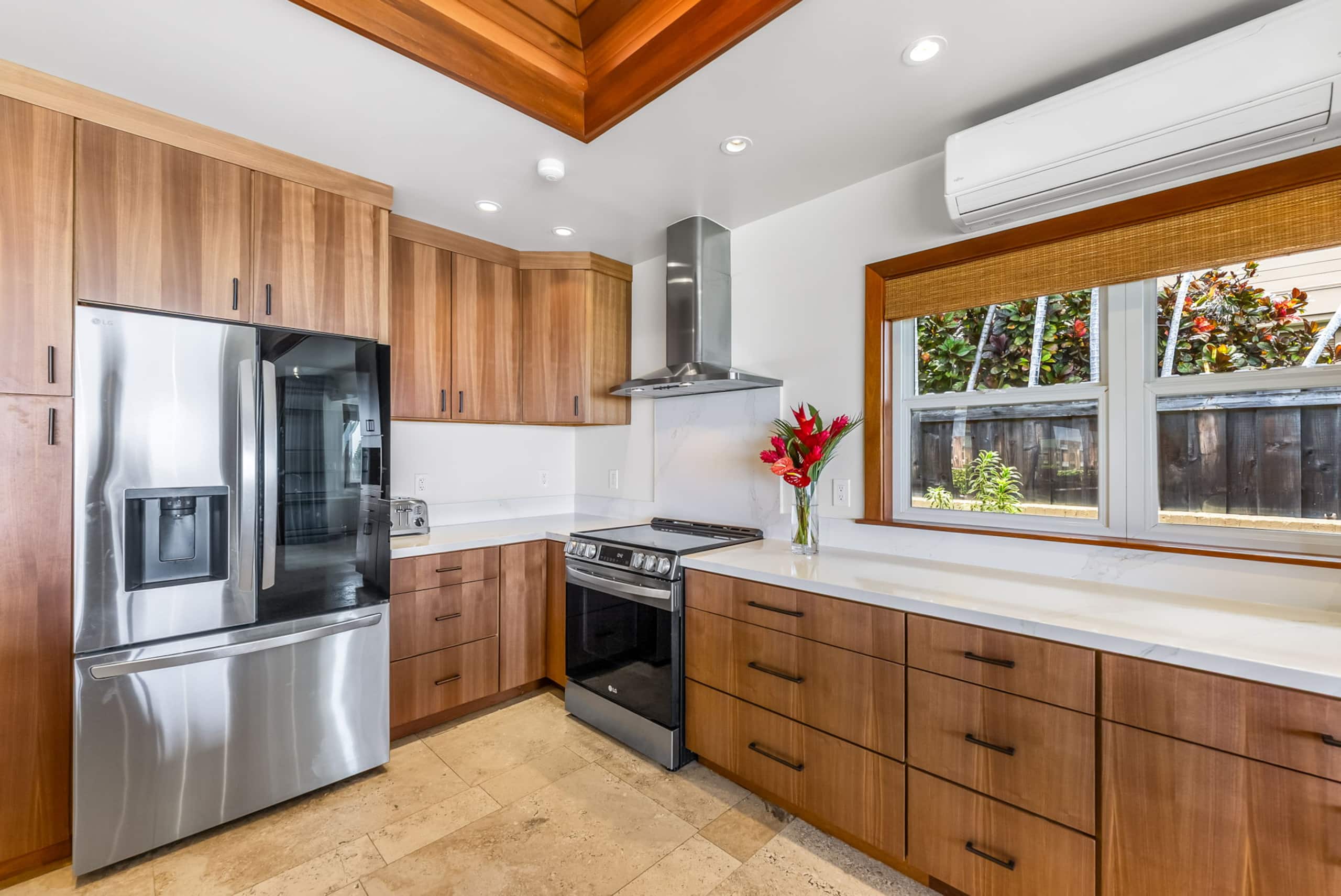 Home in Honolulu · ★4.89 · 3 bedrooms · 4 beds · 3.5 shared baths - Image 13