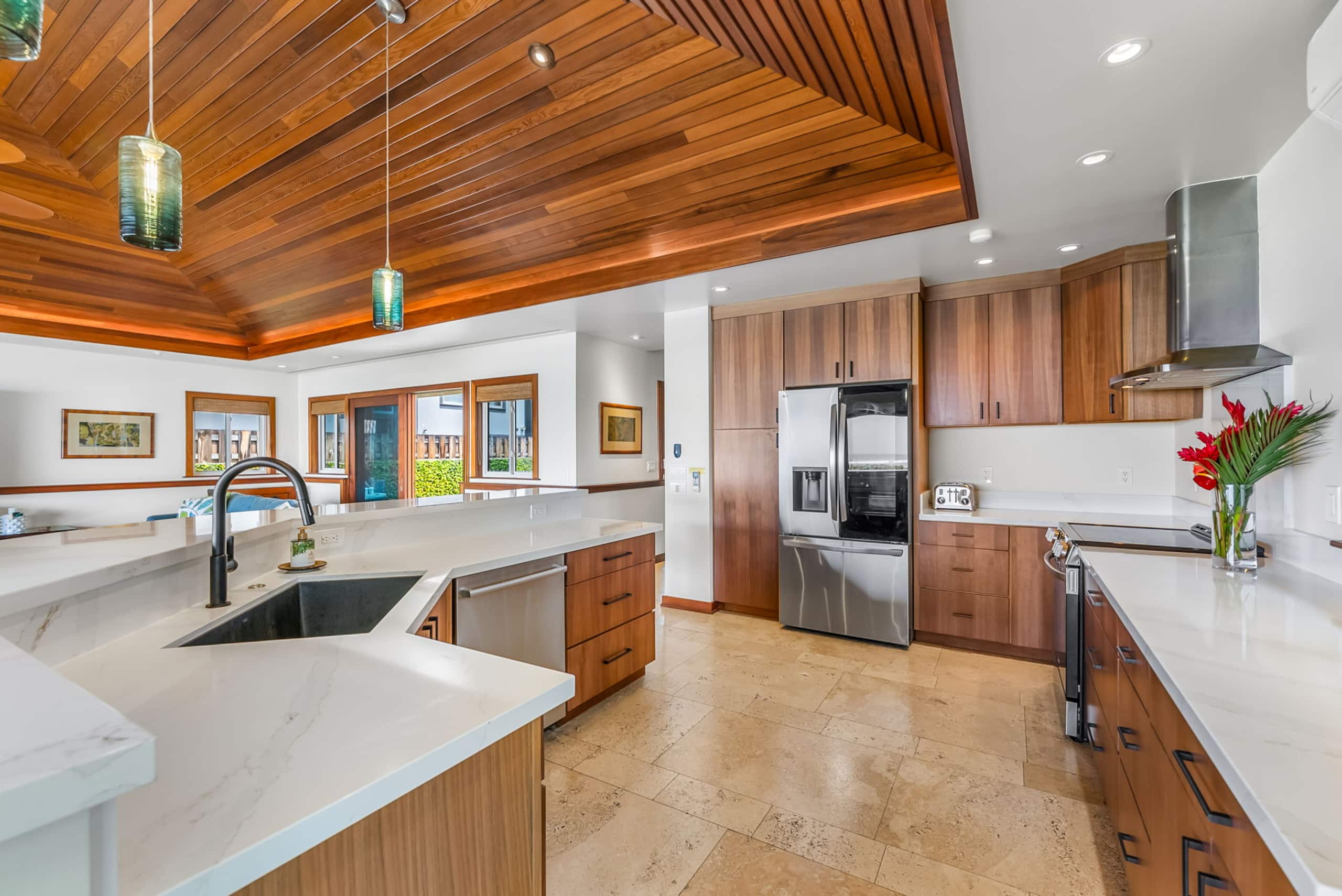 Home in Honolulu · ★4.89 · 3 bedrooms · 4 beds · 3.5 shared baths - Image 14