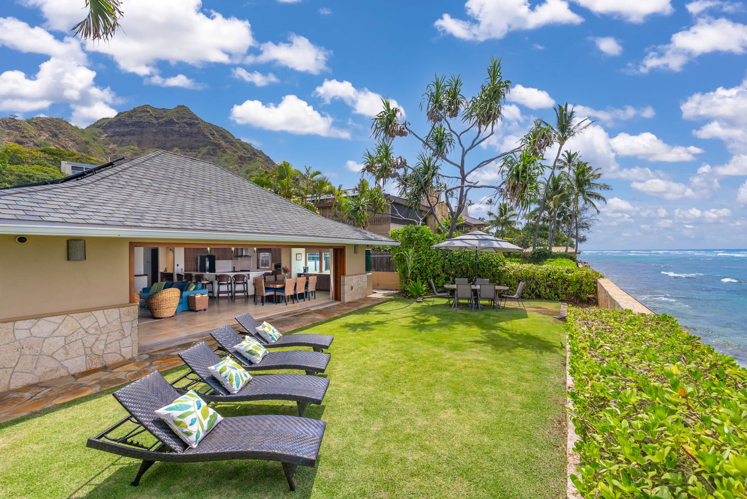 Home in Honolulu · ★4.89 · 3 bedrooms · 4 beds · 3.5 shared baths - Image 6