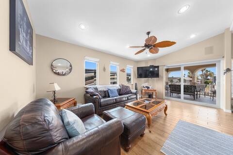Captain's Cottage - Beautiful Waterfront Cottage