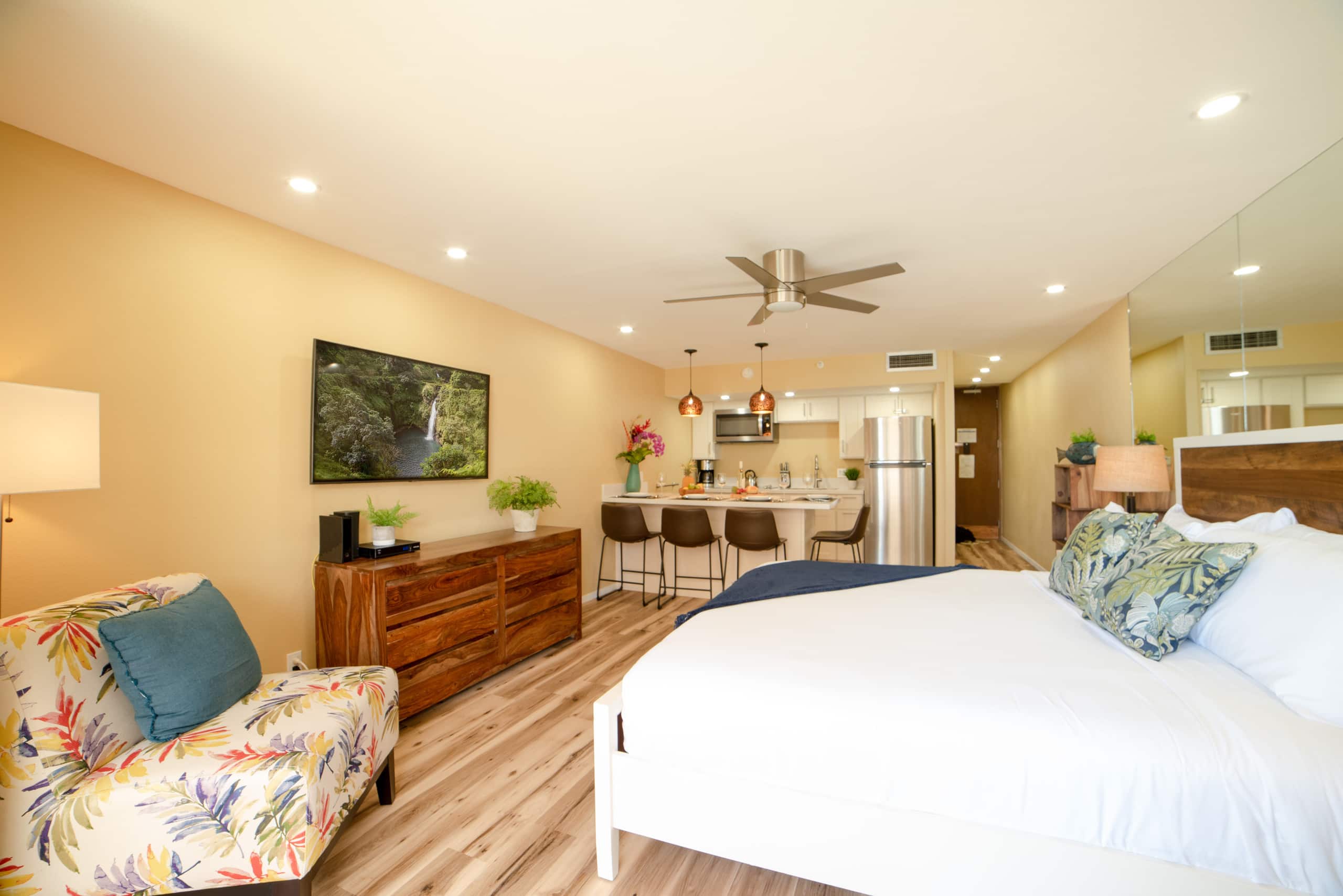 Condo in Lahaina · ★4.69 · 1 bedroom · 1 bed · 1 bath - Image 14
