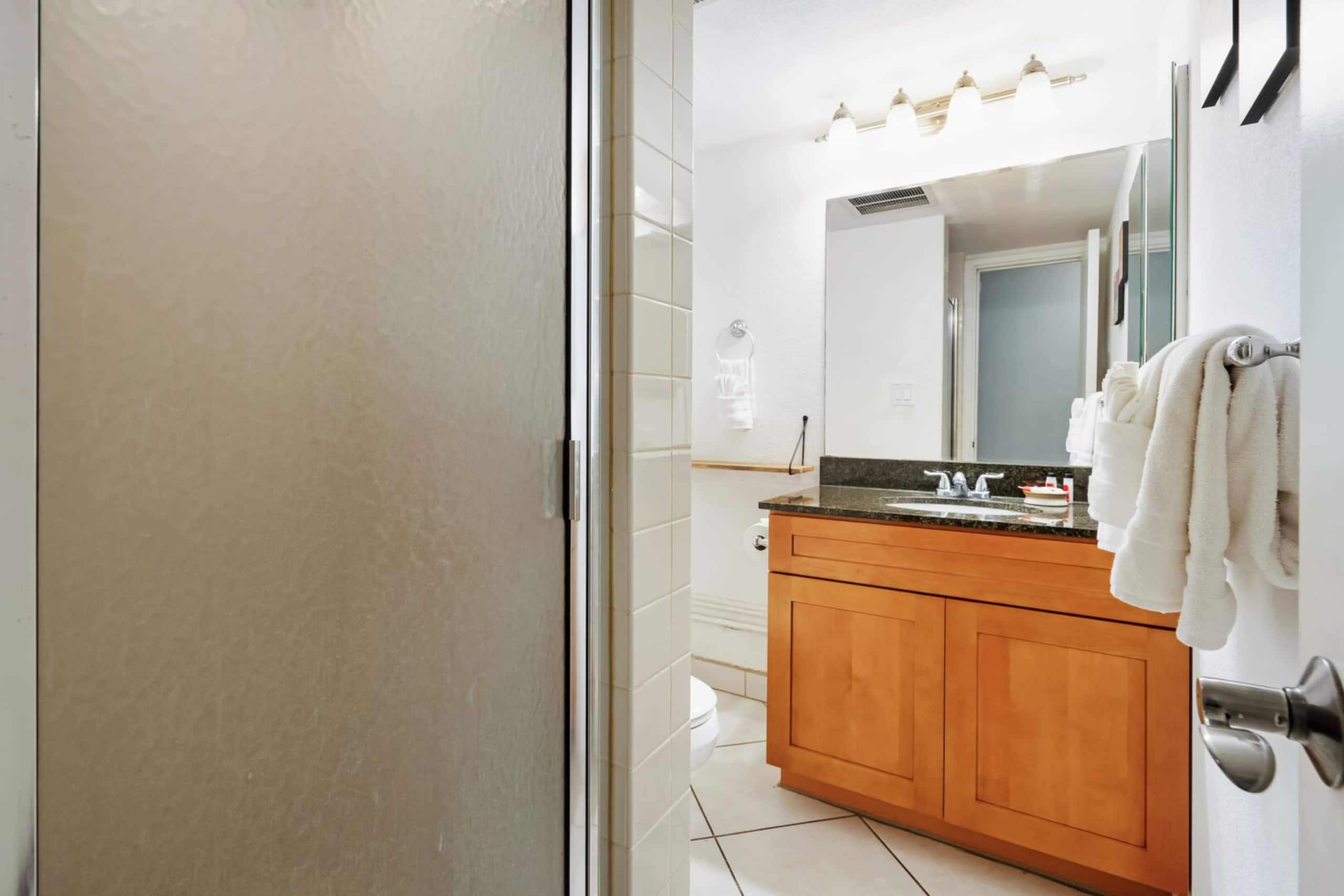 Condo in Kihei · ★4.5 · 1 bedroom · 2 beds · 2 baths - Image 11