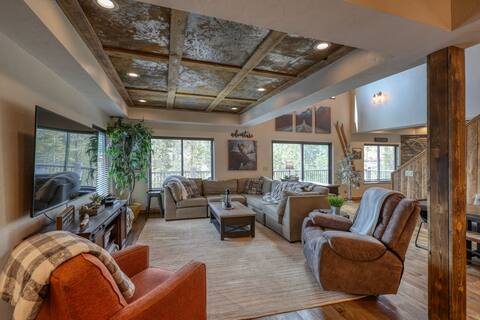 The Nitz Carlton - Pet friendly, Game room, 2 hot