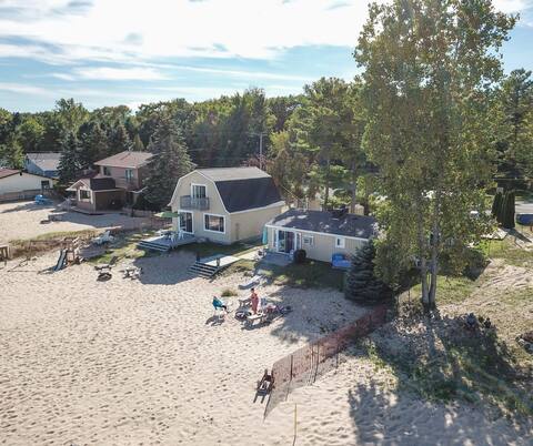 Beach Club of Oscoda - All 4 Beachfront Cottages