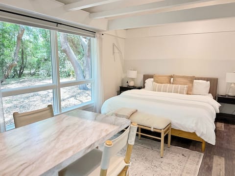 Top performing Airbnb: Live Oak Cottage - 'tiny house' / walk to beach in Southern Shores