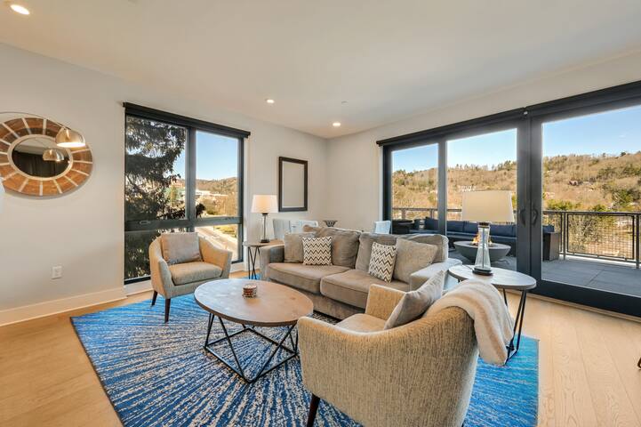 City and Mountain Views with Spacious Balcony gallery image 2