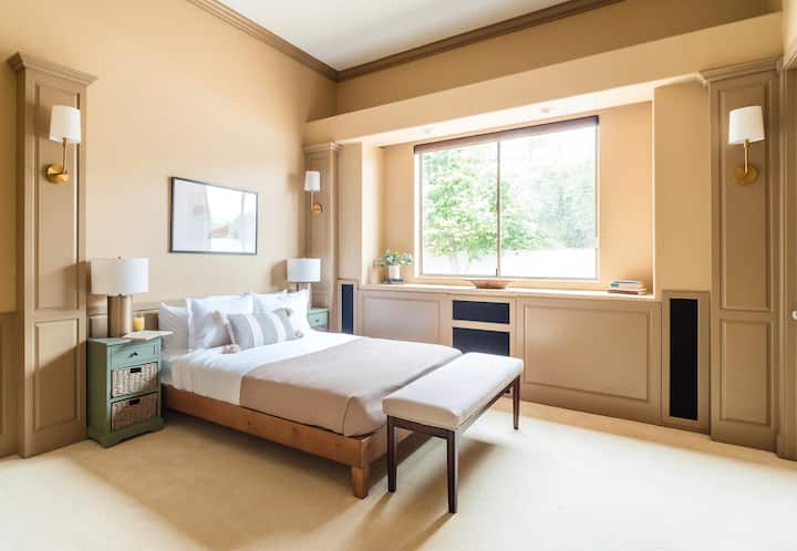 Спалня 4 има двойно легло.