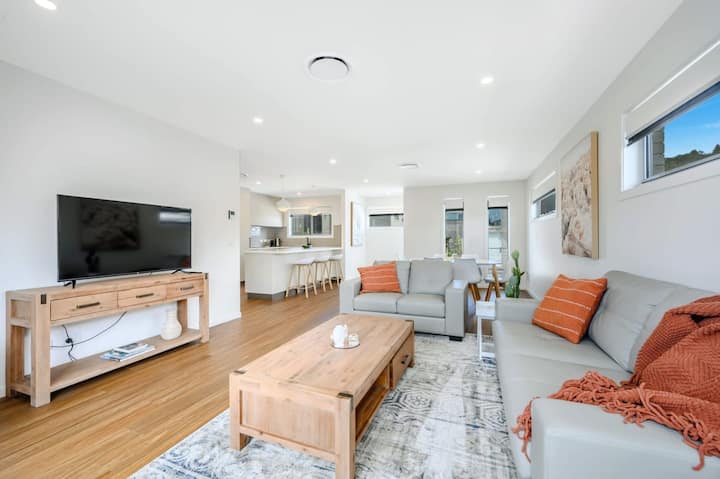 "Huon Villa" No.8 – 10 Mins To Airport/cbd. - Cambridge