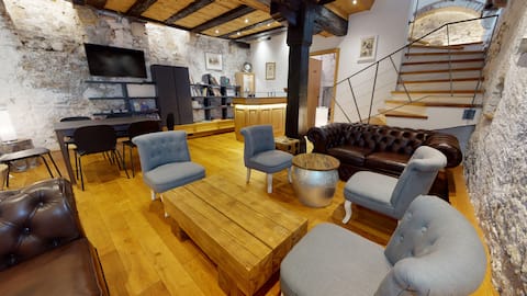 Maison Le Clos Bartholdi 4br 4bth + lounge