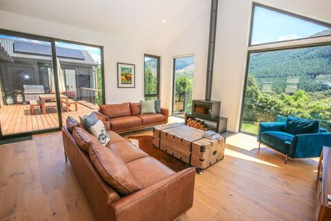 Tonga Park Retreat - Breathtaking views & style