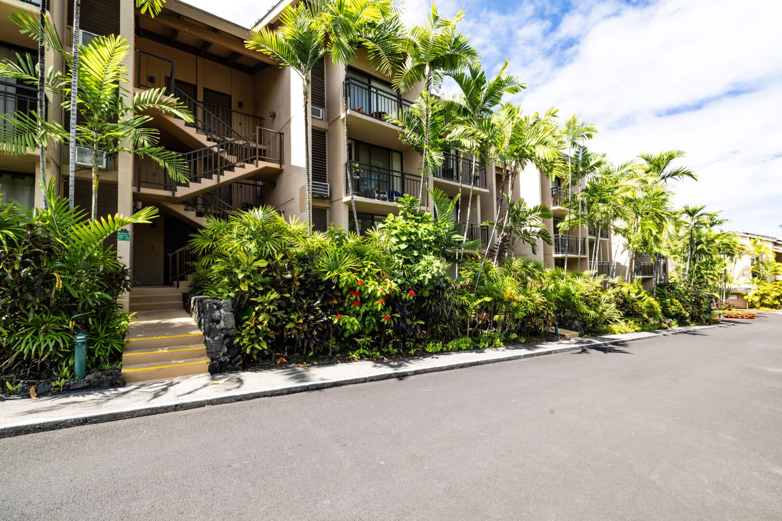 Condo in Kailua-Kona · ★4.63 · 1 bedroom · 2 beds · 1 private bath - Image 17