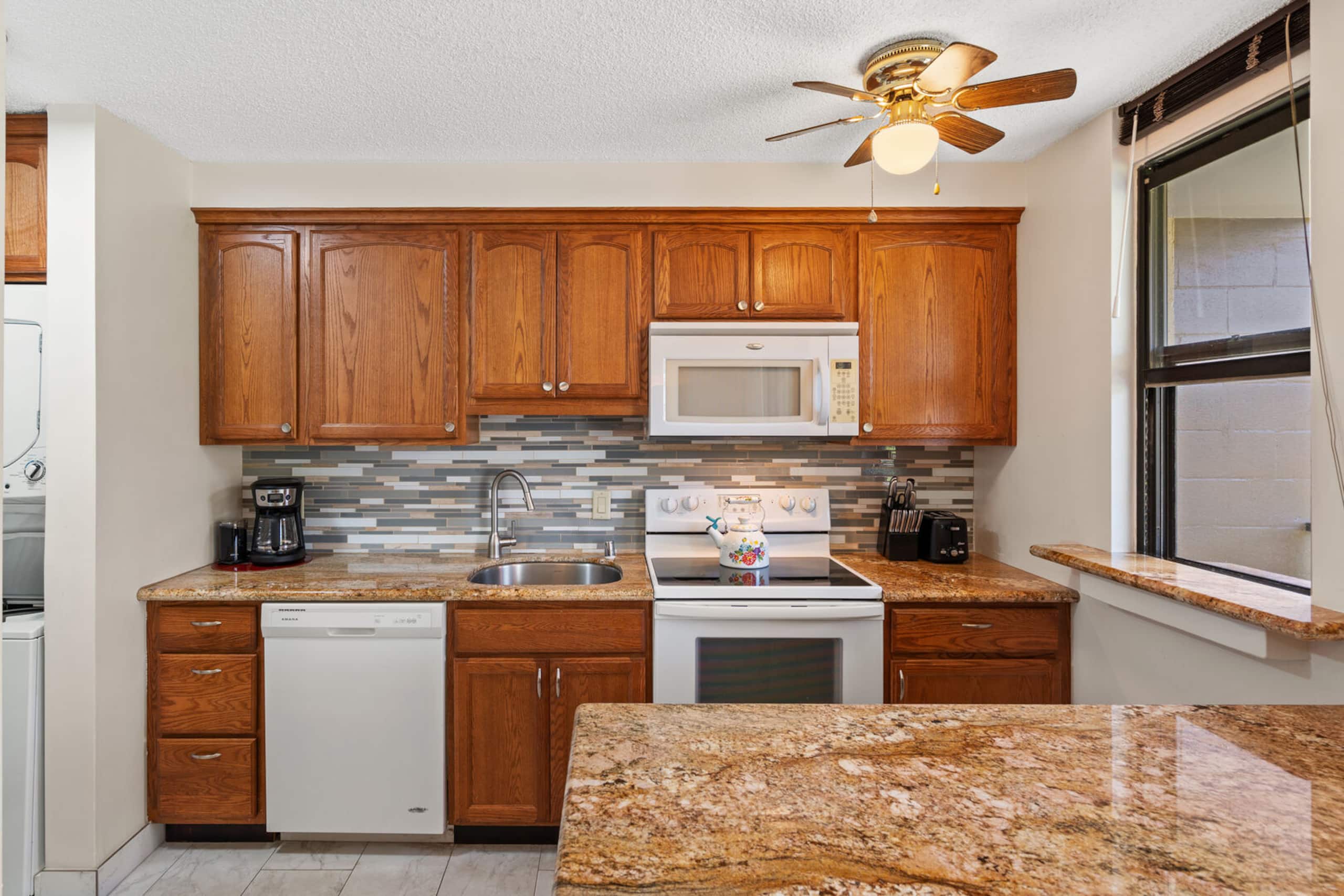 Condo in Kailua-Kona · ★4.63 · 1 bedroom · 2 beds · 1 private bath - Image 9
