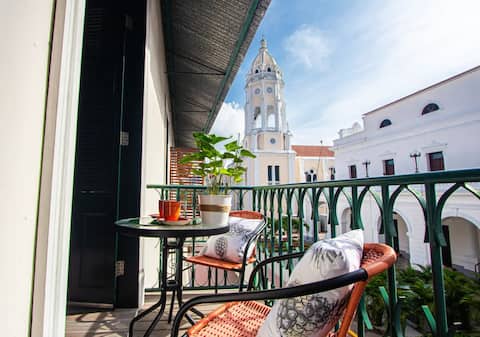 Pool 3 bedrooms and views to National Theater D3