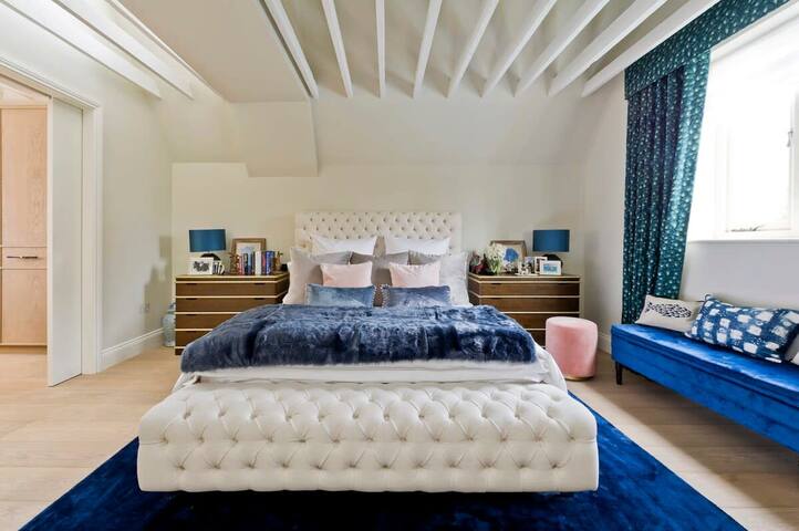 Stunning 5 bed Fulham home w/ indoor pool & sauna gallery image 4