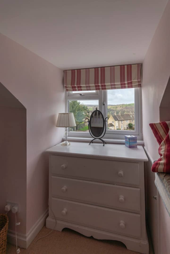 Tweede slaapkamer met volwassen stapelbedden