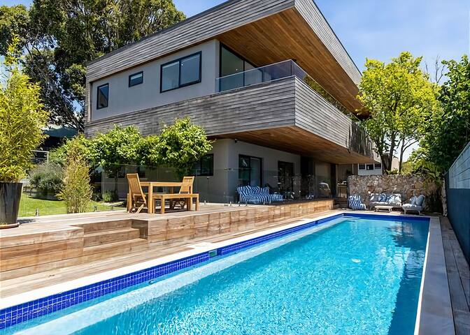 Majestic McCrae Luxury Pool Views to the Bay