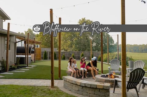 Bluffview on the River with a hot tub, sauna, pool