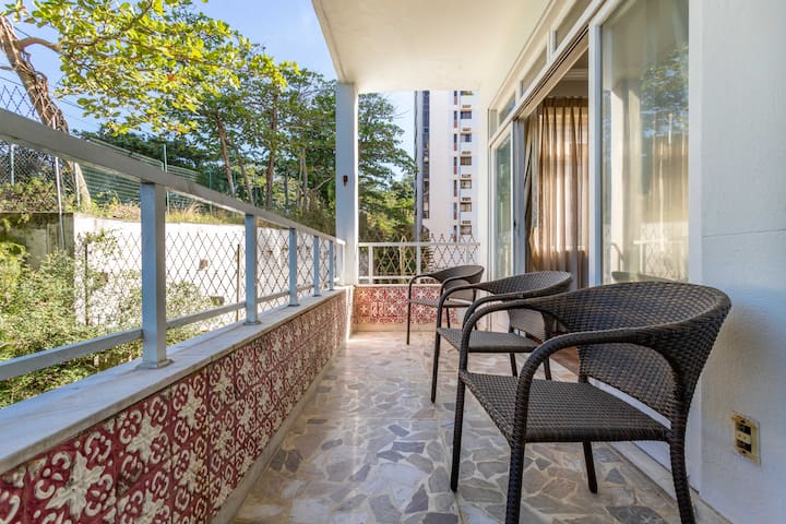 Literary sanctuary, near Arpoador | Fco501 gallery image 2