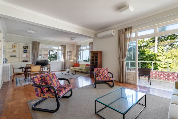 Literary sanctuary, near Arpoador | Fco501