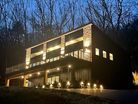 Modern Home w/ Cabin Vibes next to Bedford Springs Resort.
