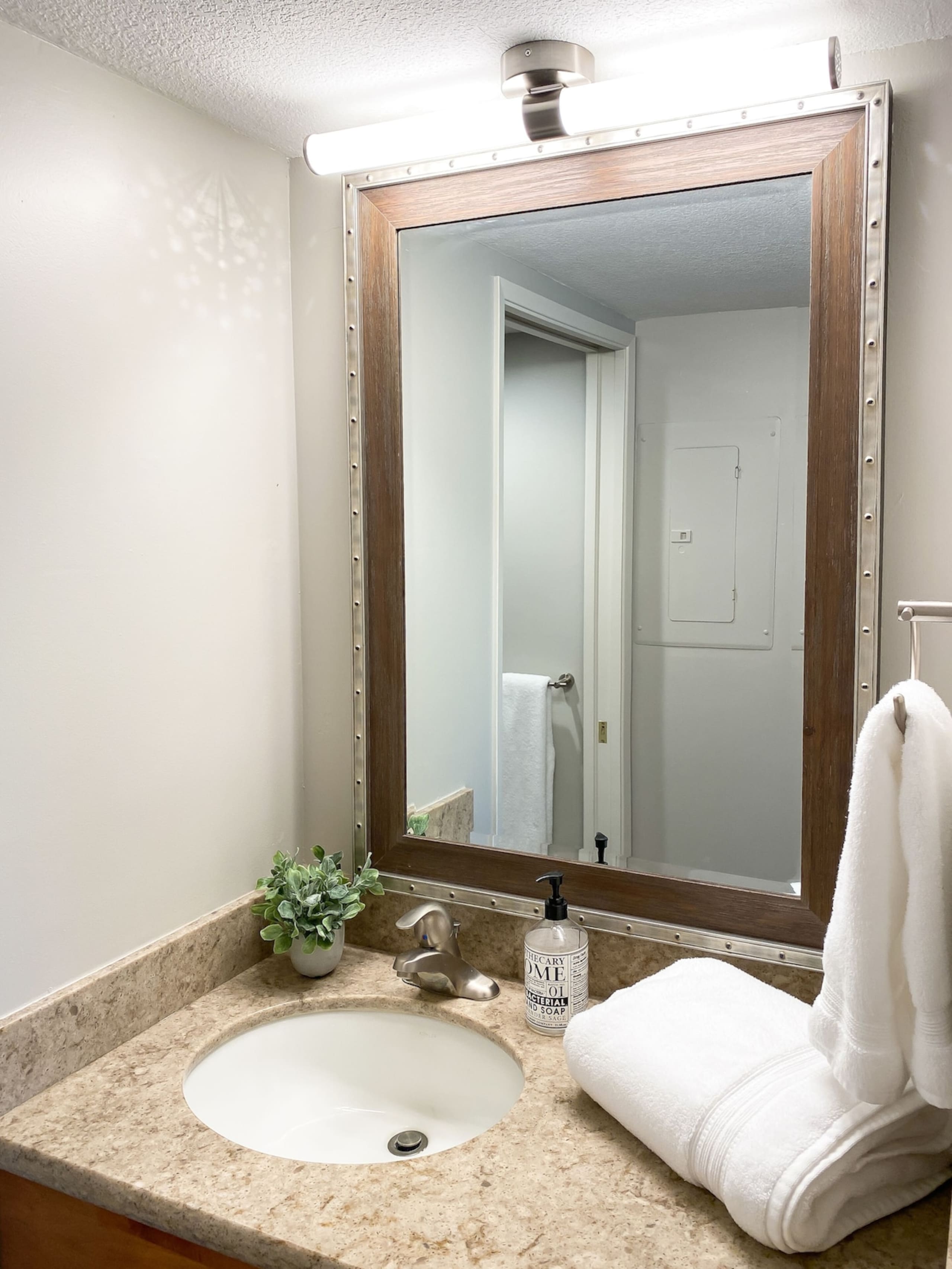 Condo in Kihei · ★4.7 · 1 bedroom · 2 beds · 1 bath - Image 15