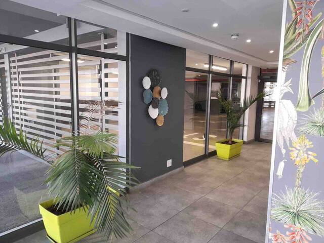 Castle Rock- Table Mountain 2 bed 2 bath pool gallery image 2