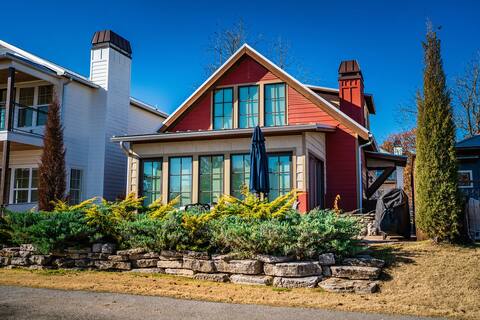 15% off gorgeous cottage, hot tub, pool, fishing p