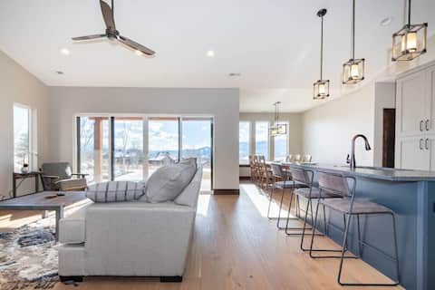 Popular Airbnb listing: Powder Mountain Escape B1 | Hot Tub | Ski Getaway in Wolf Creek