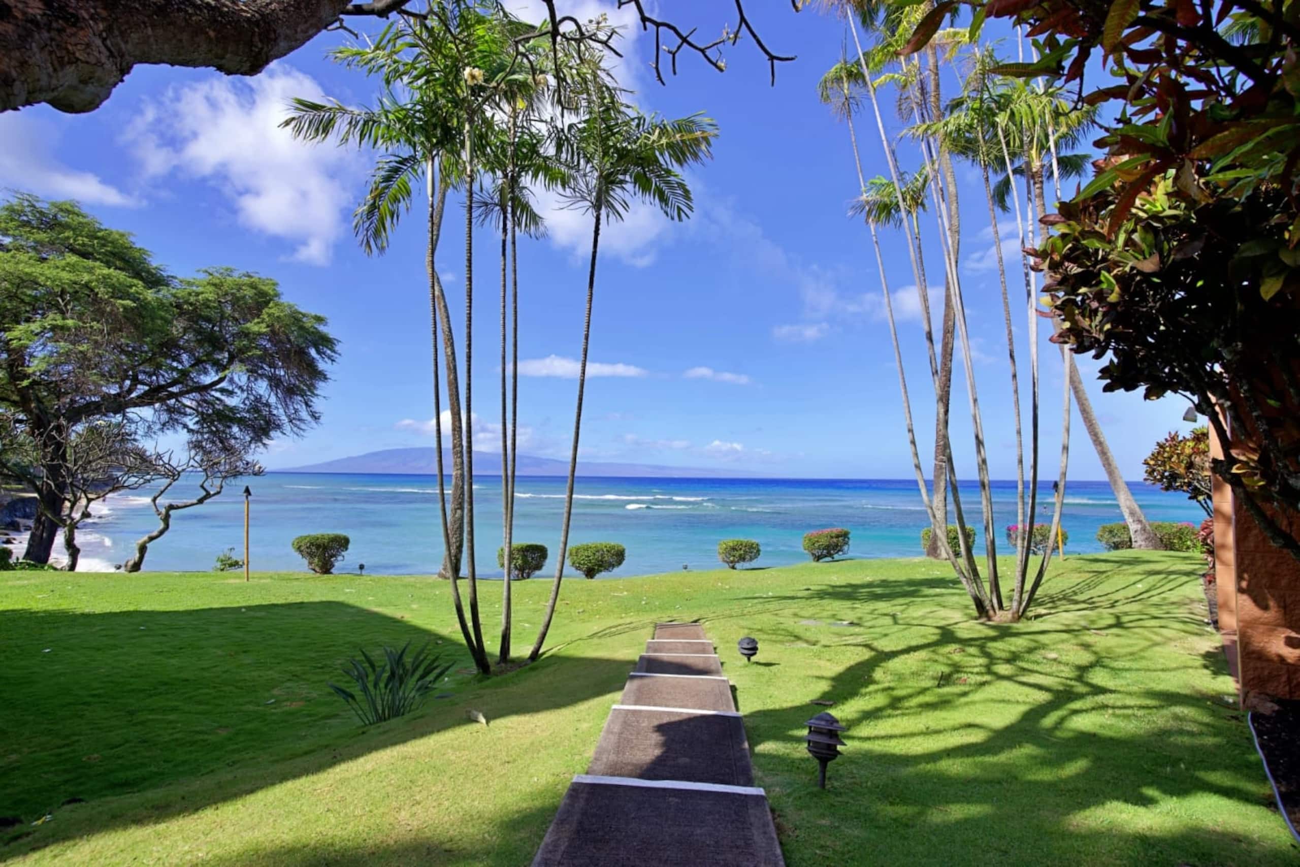 Condo in Lahaina · ★4.86 · 1 bedroom · 2 beds · 1 private bath - Image 10