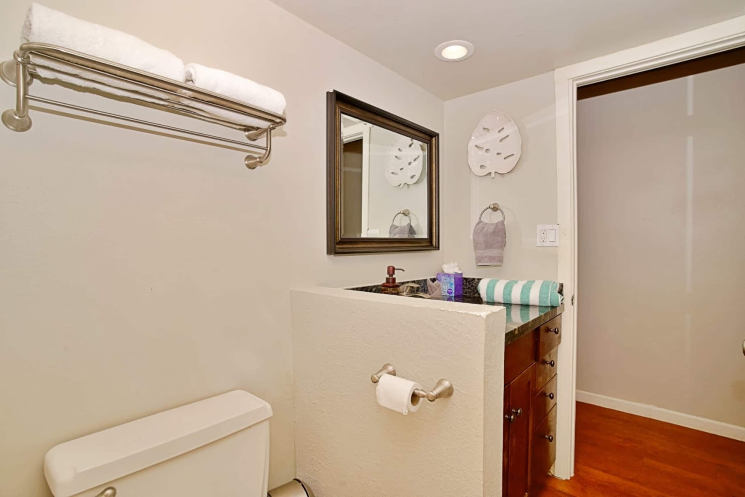 Condo in Lahaina · ★4.86 · 1 bedroom · 2 beds · 1 private bath - Image 4