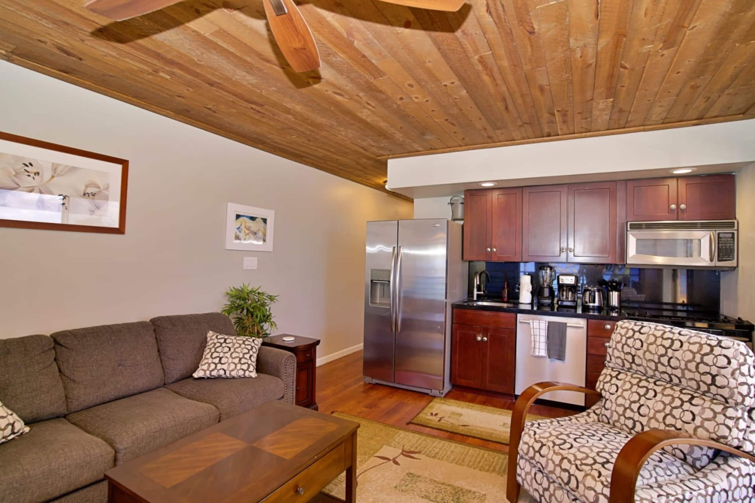 Condo in Lahaina · ★4.86 · 1 bedroom · 2 beds · 1 private bath - Image 21