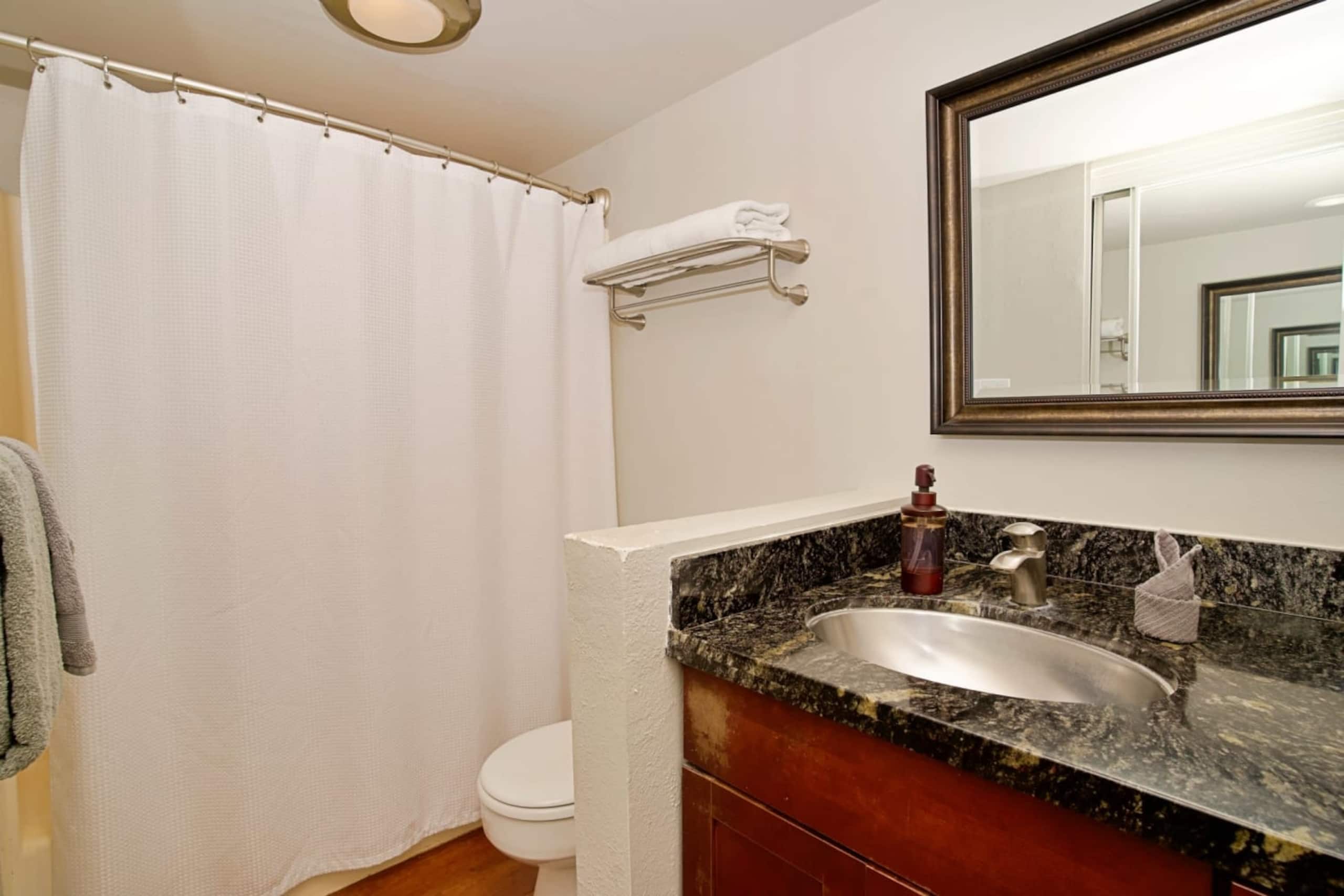 Condo in Lahaina · ★4.86 · 1 bedroom · 2 beds · 1 private bath - Image 5