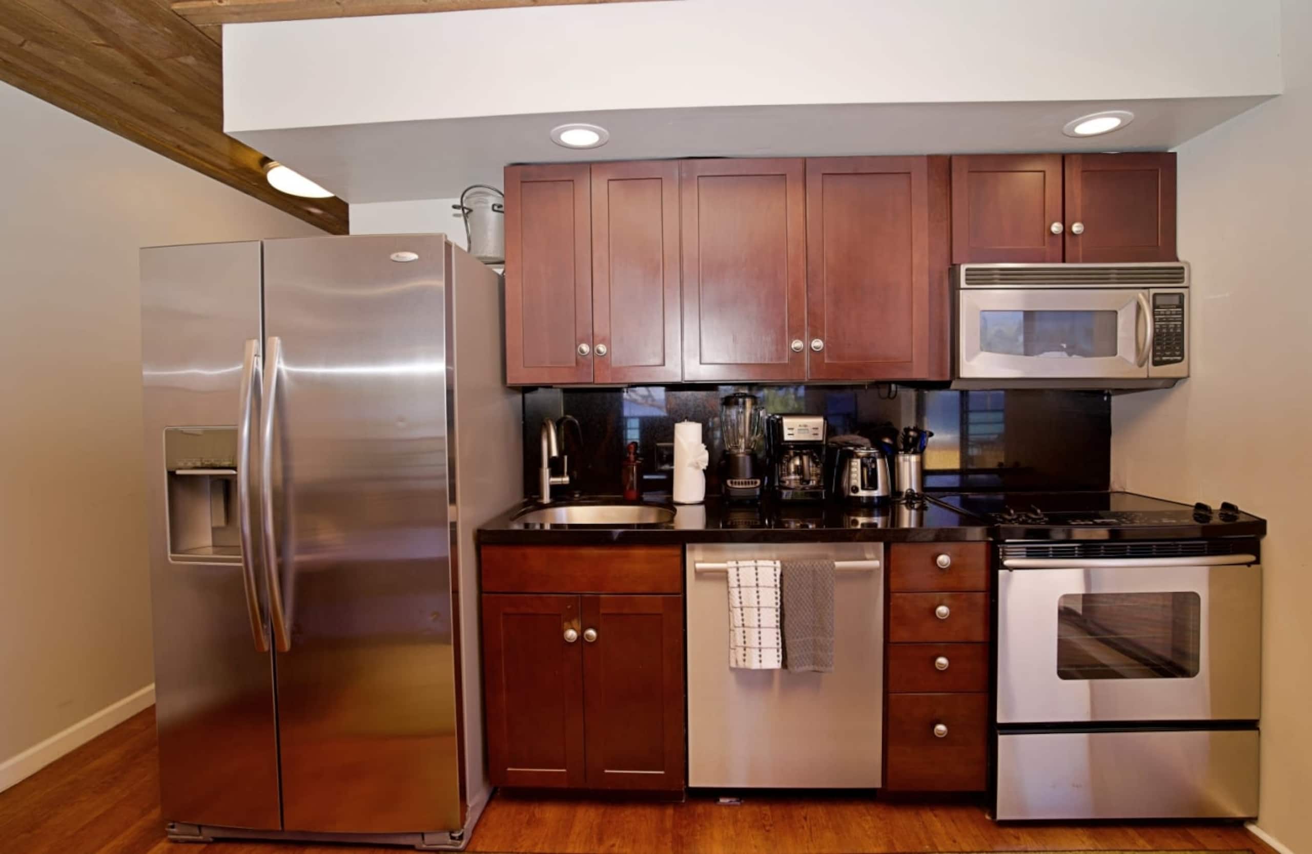 Condo in Lahaina · ★4.86 · 1 bedroom · 2 beds · 1 private bath - Image 17