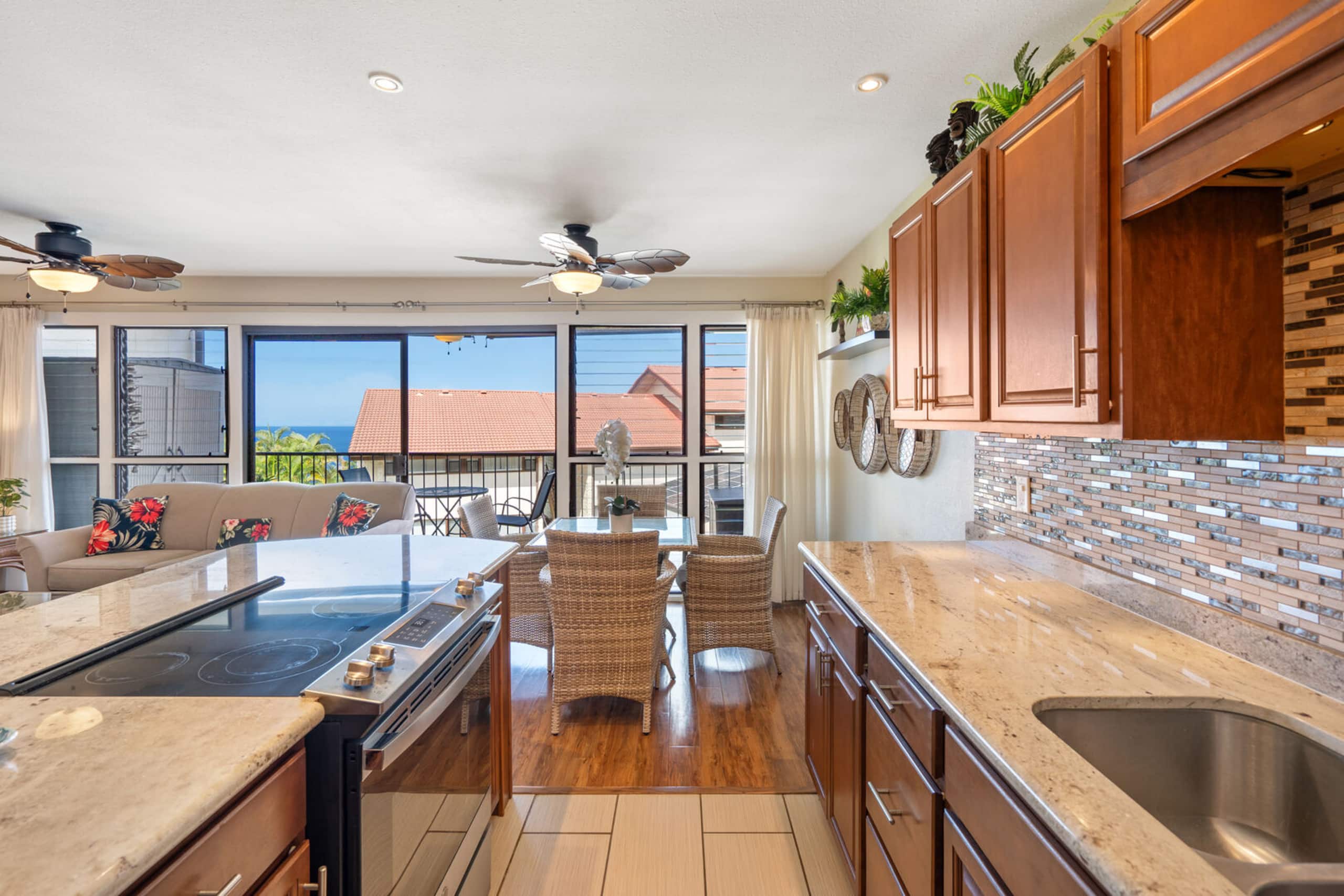 Condo in Kailua-Kona · ★4.8 · 2 bedrooms · 2 beds · 2 private baths - Image 5