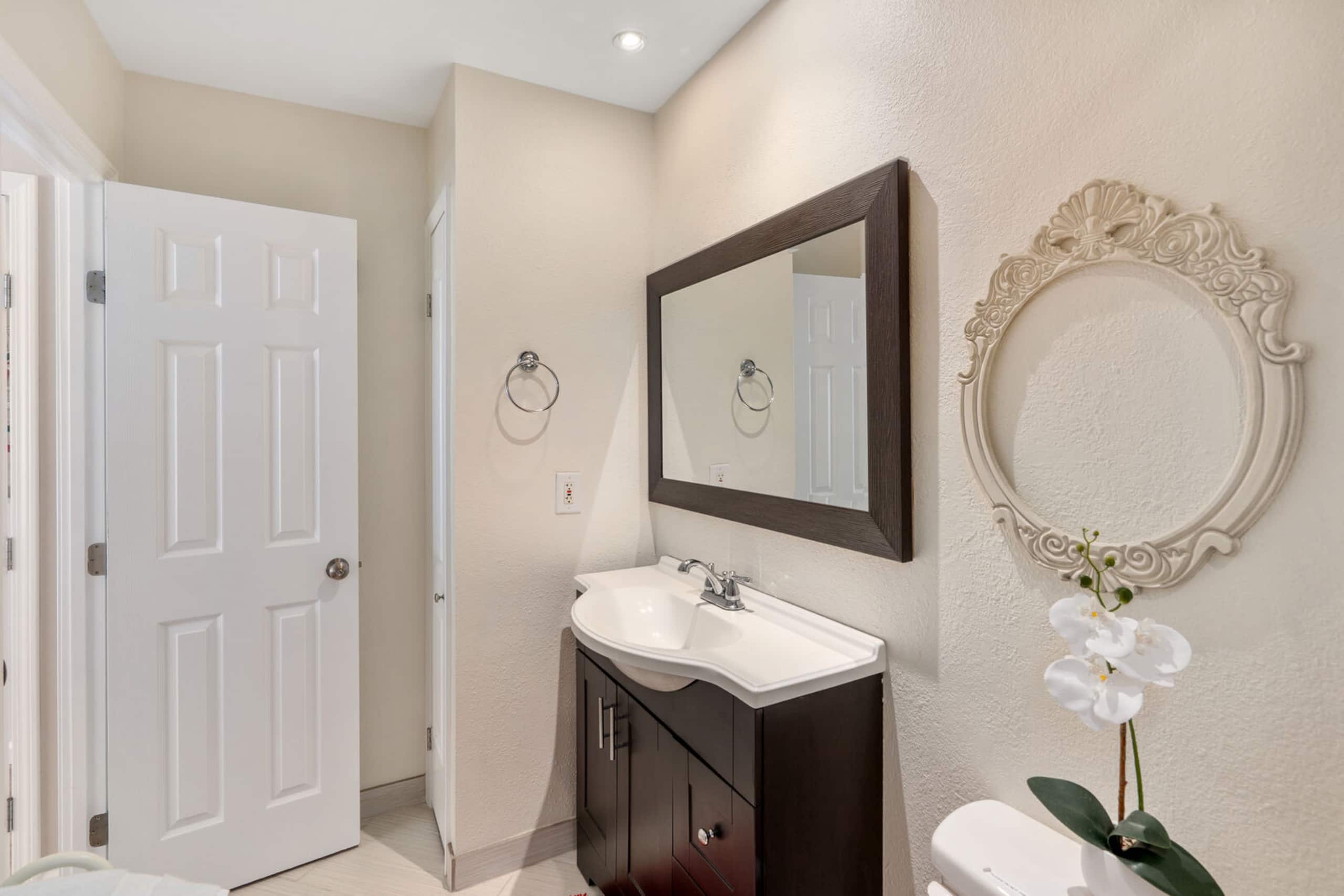 Condo in Kailua-Kona · ★4.8 · 2 bedrooms · 2 beds · 2 private baths - Image 18