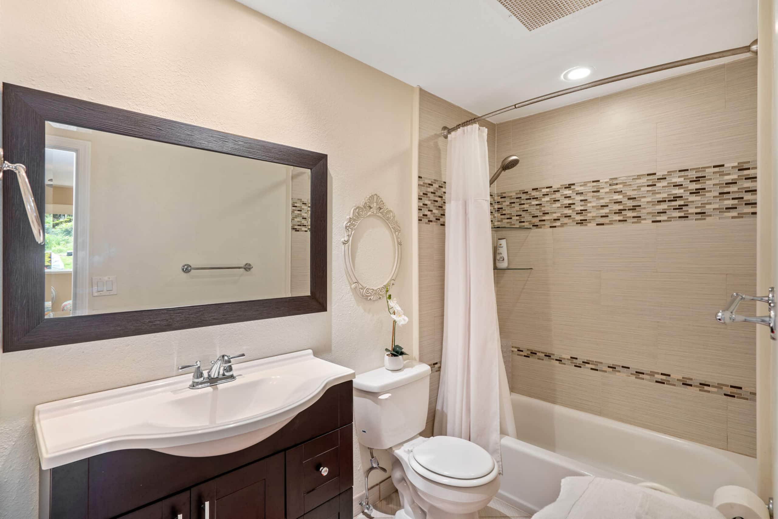 Condo in Kailua-Kona · ★4.8 · 2 bedrooms · 2 beds · 2 private baths - Image 13