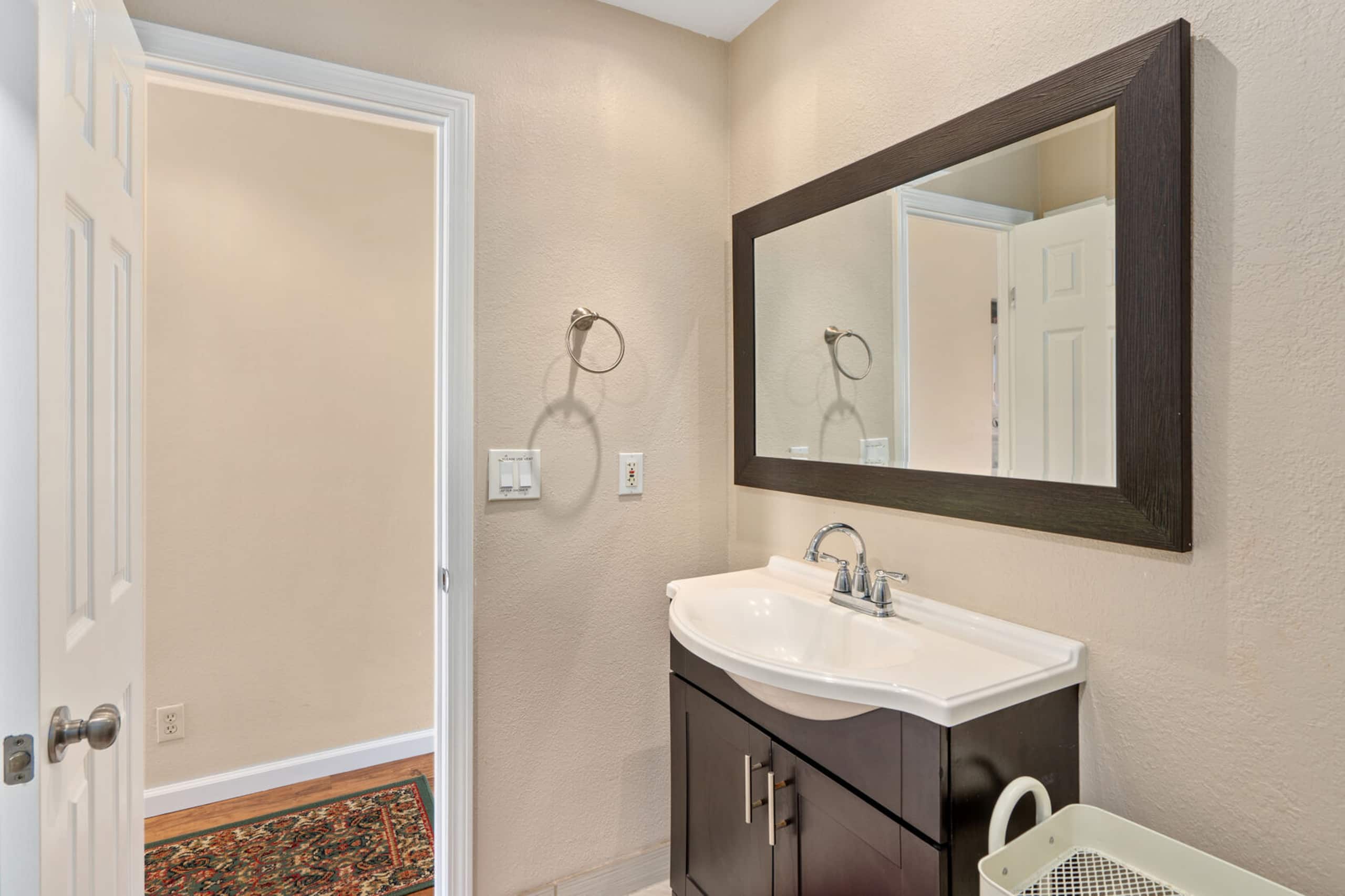 Condo in Kailua-Kona · ★4.8 · 2 bedrooms · 2 beds · 2 private baths - Image 14