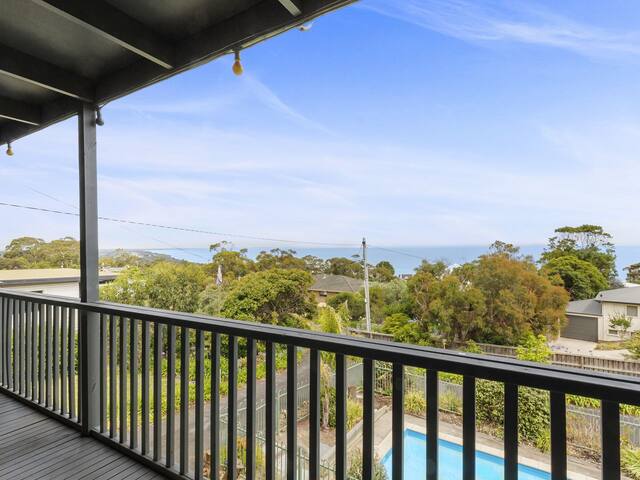 Mccrae Family Beach House – Bay Views – Swimming Pool – Air Con gallery image 3