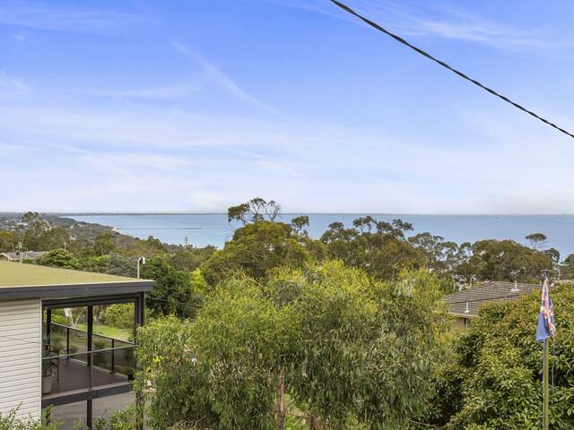 Mccrae Family Beach House – Bay Views – Swimming Pool – Air Con gallery image 4