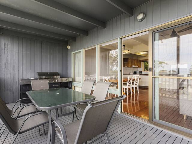 Mccrae Family Beach House – Bay Views – Swimming Pool – Air Con gallery image 5